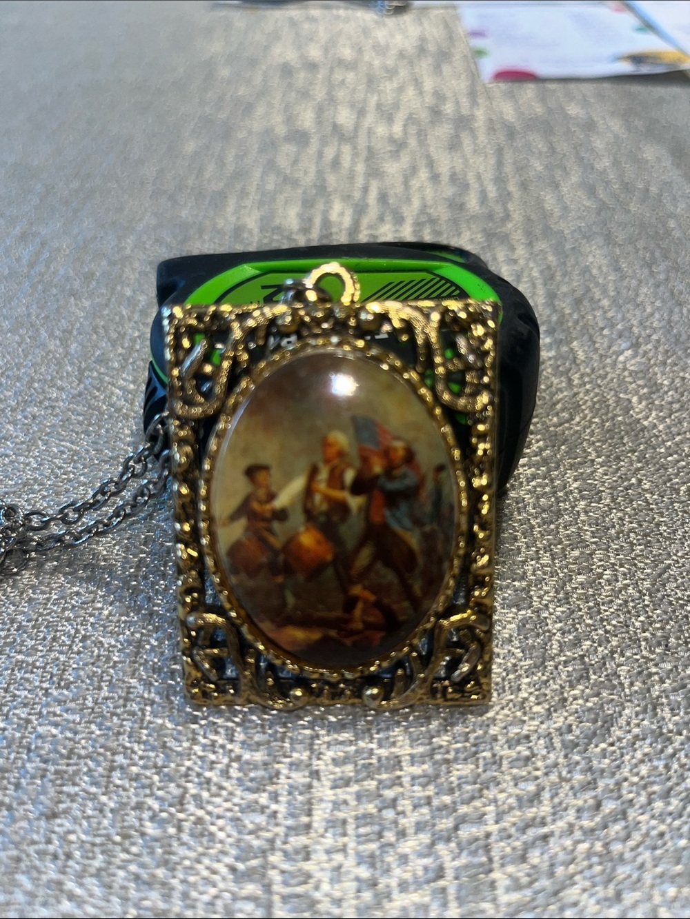 Vintage 1970’s Gold Oval Portrait Pendant Necklace American Revolutionary 1776